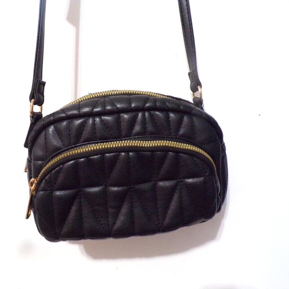 Forever 21 Crossbody Black Quilted Style w/Gold Accents Adj Strap - Picture 2 of 7
